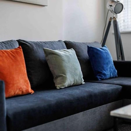 2 Bedroom House-Driveway - Bournemouth Hospital - Long Stay Discounts - Lima Apartments Ltd Dış mekan fotoğraf