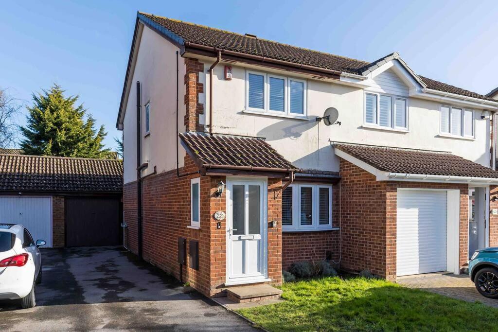 2 Bedroom House-Driveway - Bournemouth Hospital - Long Stay Discounts - Lima Apartments Ltd Dış mekan fotoğraf