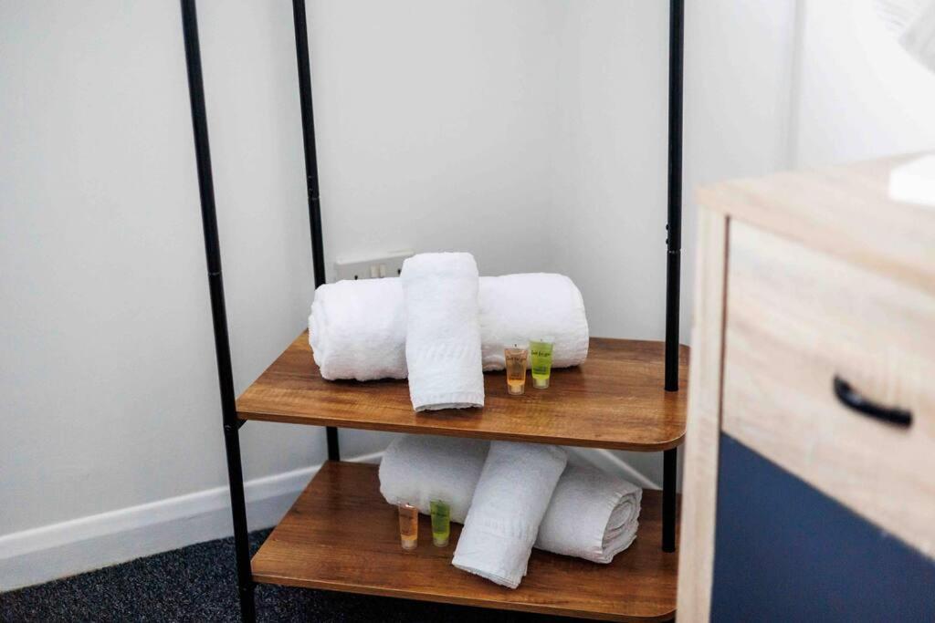 2 Bedroom House-Driveway - Bournemouth Hospital - Long Stay Discounts - Lima Apartments Ltd Dış mekan fotoğraf