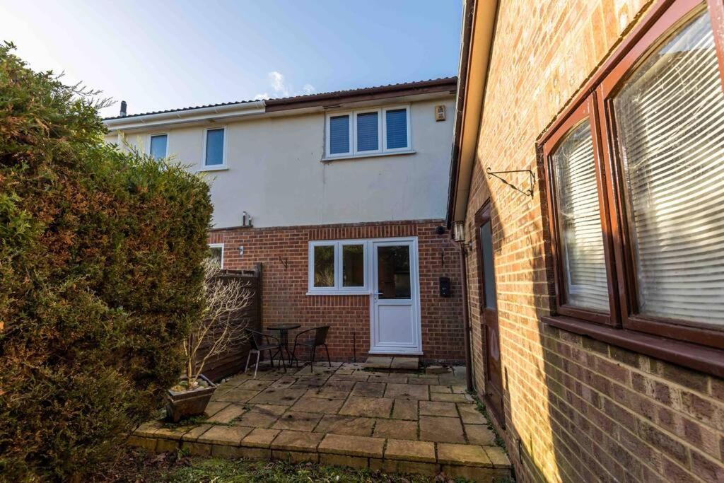 2 Bedroom House-Driveway - Bournemouth Hospital - Long Stay Discounts - Lima Apartments Ltd Dış mekan fotoğraf