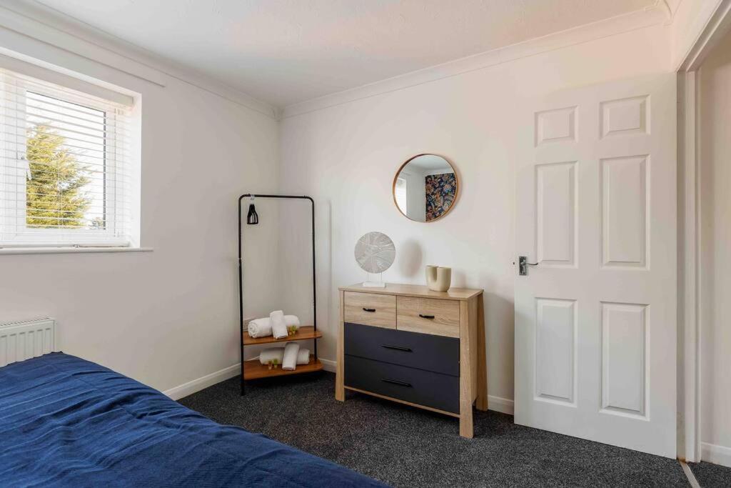 2 Bedroom House-Driveway - Bournemouth Hospital - Long Stay Discounts - Lima Apartments Ltd Dış mekan fotoğraf