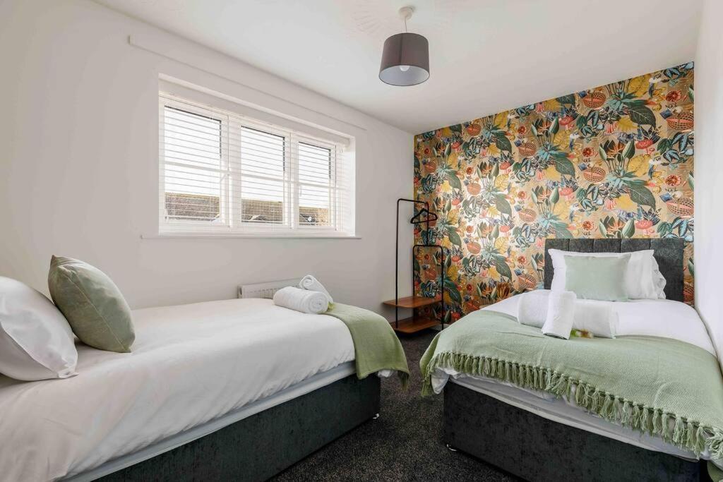 2 Bedroom House-Driveway - Bournemouth Hospital - Long Stay Discounts - Lima Apartments Ltd Dış mekan fotoğraf