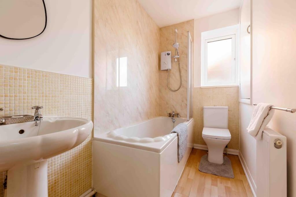 2 Bedroom House-Driveway - Bournemouth Hospital - Long Stay Discounts - Lima Apartments Ltd Dış mekan fotoğraf