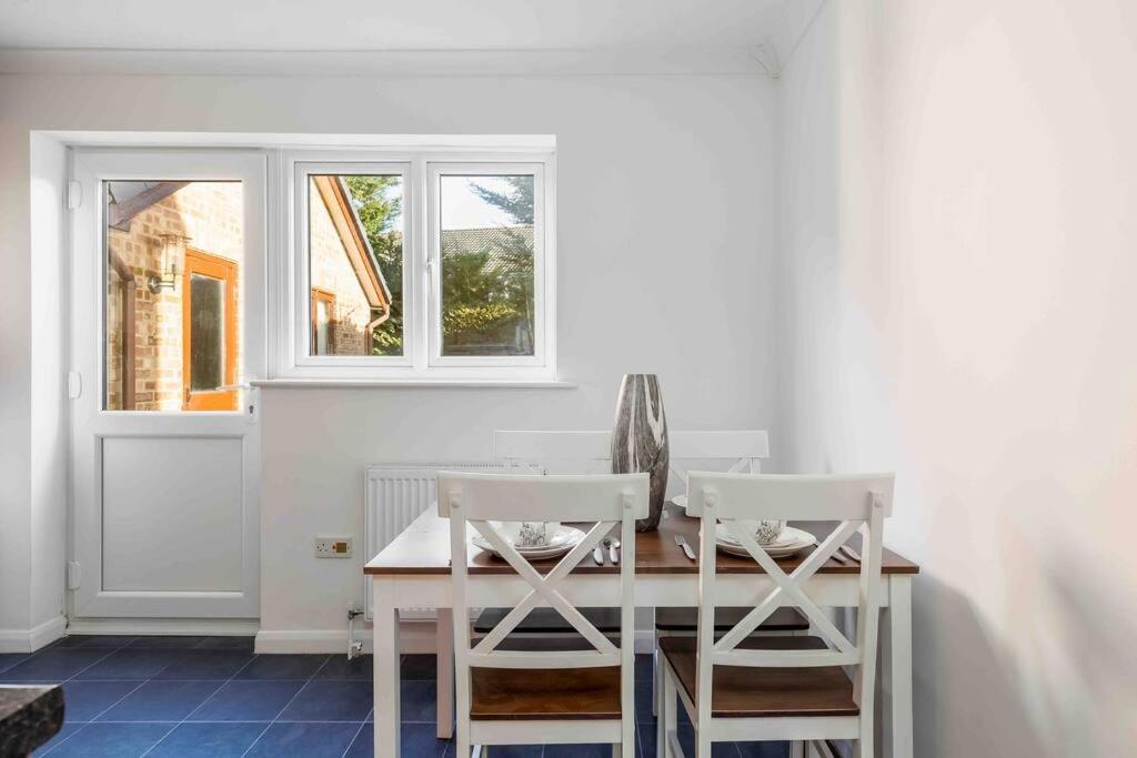 2 Bedroom House-Driveway - Bournemouth Hospital - Long Stay Discounts - Lima Apartments Ltd Dış mekan fotoğraf
